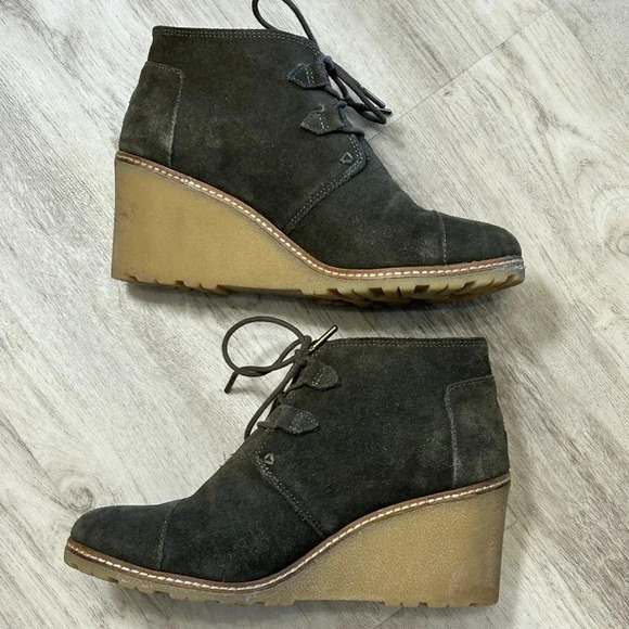 Women’s Tom’s Suede Desert Wedge Laceup Booties in Dark Mossy Green Size 9.5W - Picture 2 of 6